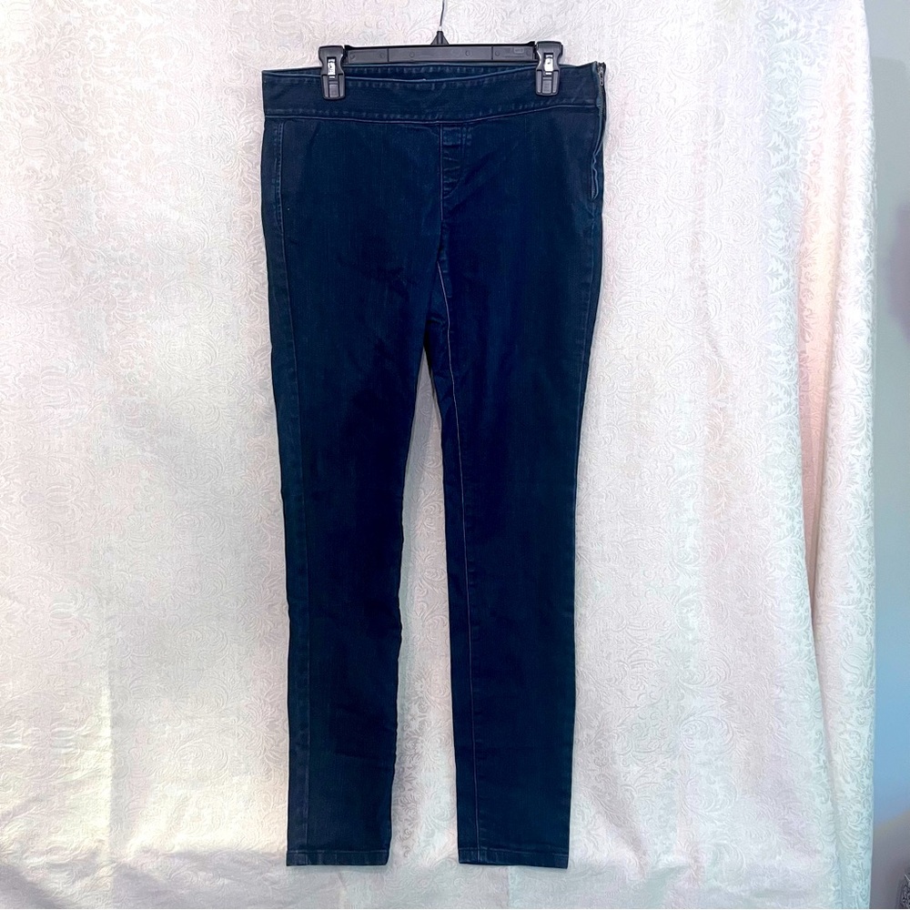 Ann Taylor Loft skinny flat front jeans. Side zip.  Size 8.